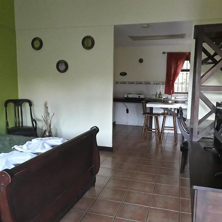 Dos Palmas Studio Apartments Rio Segundo Bagian luar foto