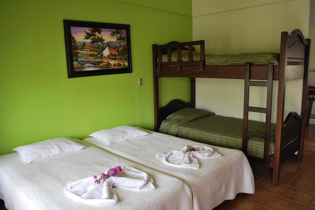 Dos Palmas Studio Apartments Rio Segundo Bagian luar foto